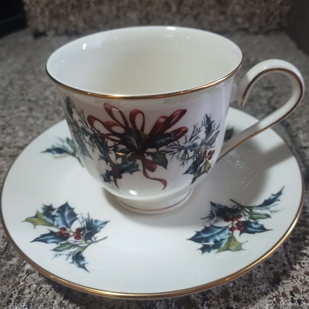 Lenox Teacup & Saucer Winter Greetings Bone China Gold Rim